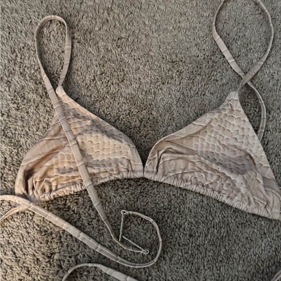 SKIMS Textured Tan Bikini Top and Medium bottoms - Picture 1 of 4